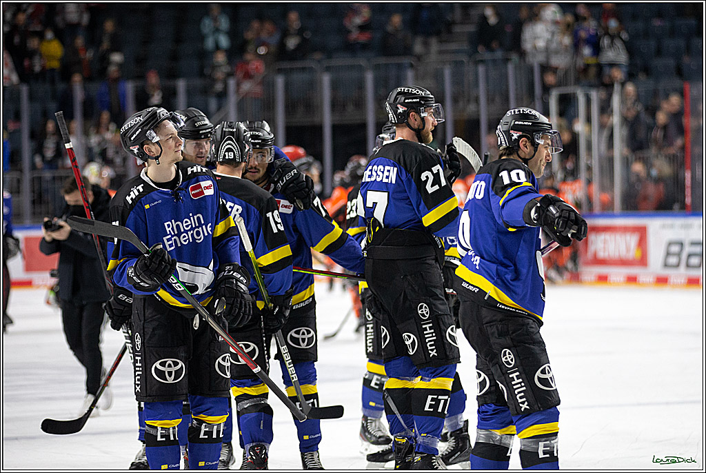 PENNY DEL; Koelner Haie- Fishtown Pinguins Bremerhaven; Koeln, 25.11.2021